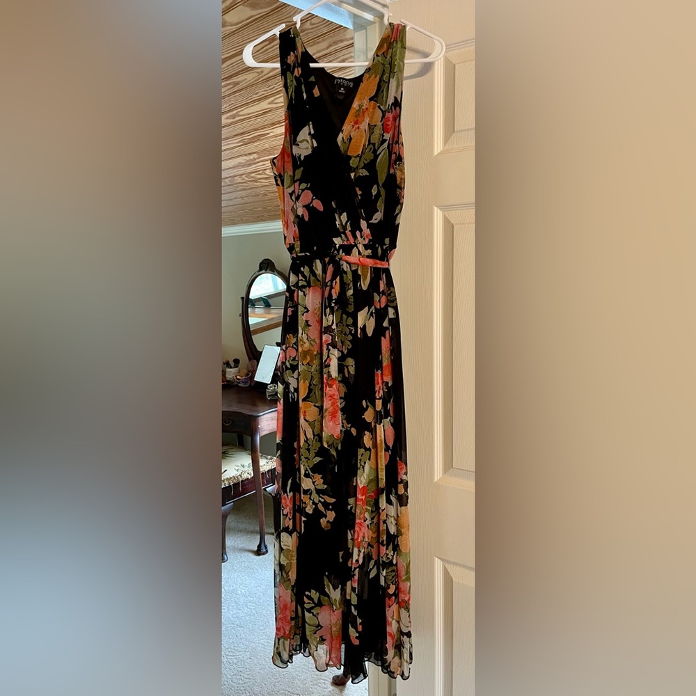 Beautiful, flowy, floral dress - size 10